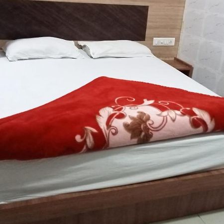 Hotel Shree Krishna อาเมดาบัด ภายนอก รูปภาพ